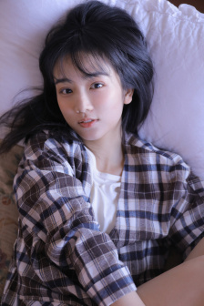 掀起小裙子扒下内裤打屁股